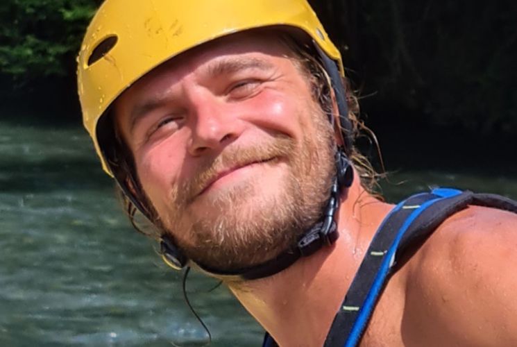 Alex moniteur diplômé sports eaux vives loisirs aventures rafting à Saint Lary