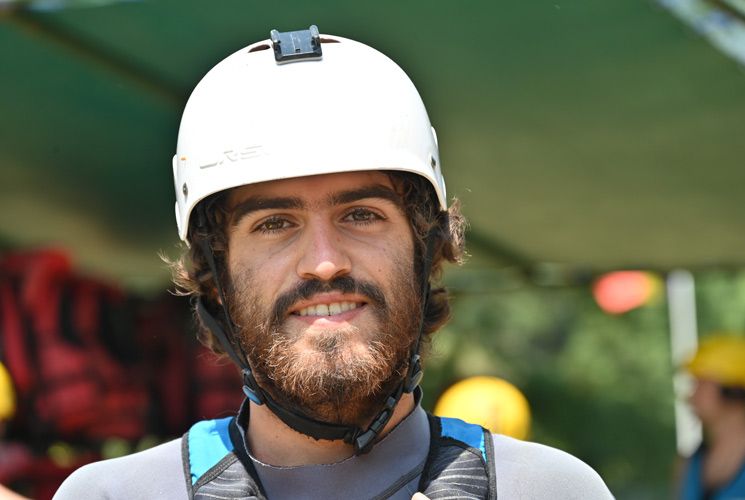 Hugo moniteur diplômé sports eaux vives loisirs aventures rafting à Saint Lary