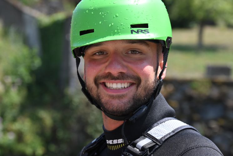 Jean Philippe stagiaire sports eaux vives loisirs aventures rafting à Saint Lary