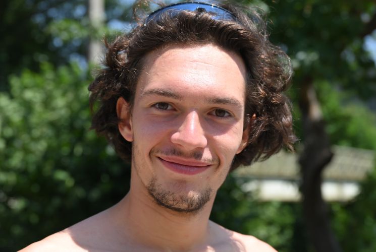 Joseph moniteur diplômé sports eaux vives loisirs aventures rafting à Saint Lary