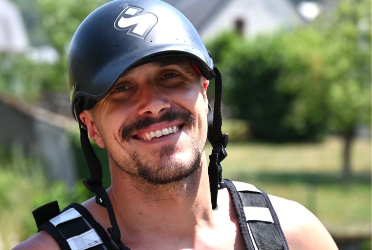 Louis moniteur diplômé sports eaux vives loisirs aventures rafting à Saint Lary