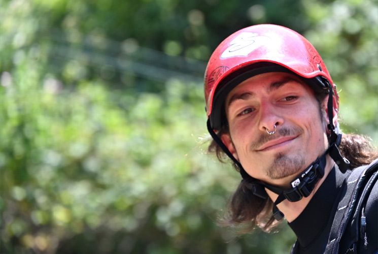 Sébastien moniteur diplomé sports eaux vives loisirs aventures rafting à Saint Lary