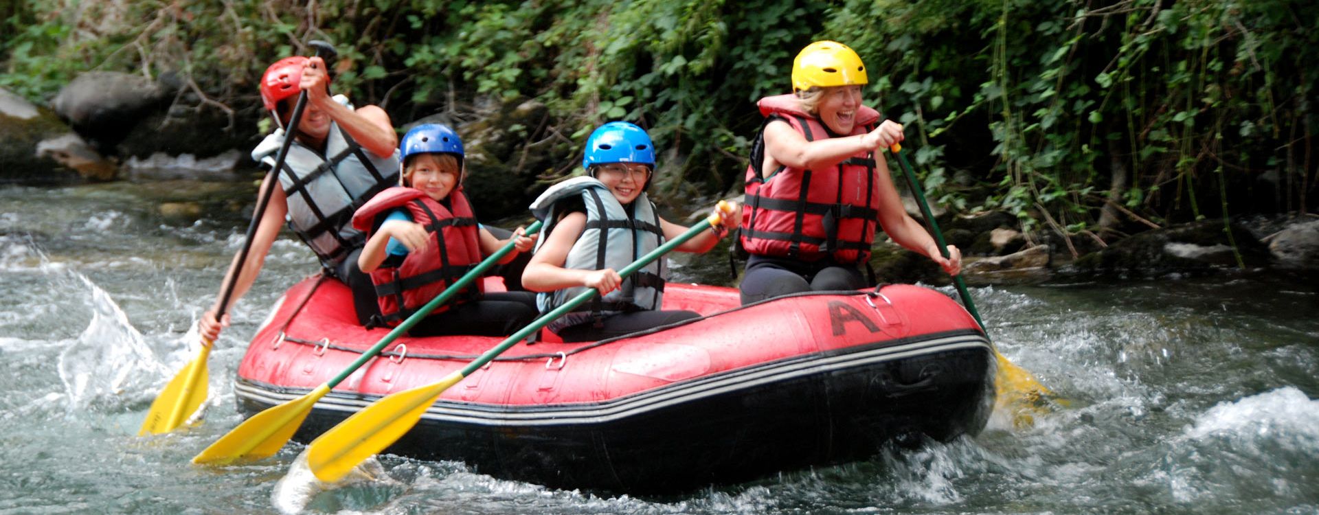 Mini-raft Hautes Pyrénées sports eaux vives loisirs aventures rafting à Saint Lary