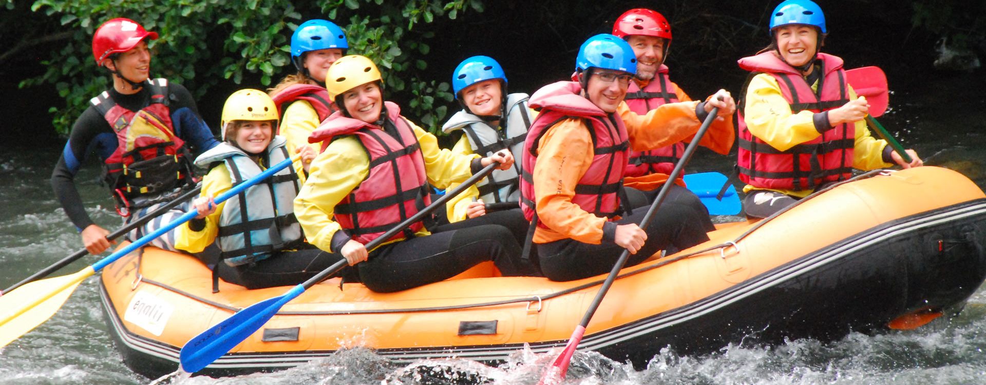 rafting sur la Neste d'Aure Hautes Pyrénées sports eaux vives loisirs aventures rafting à Saint Lary