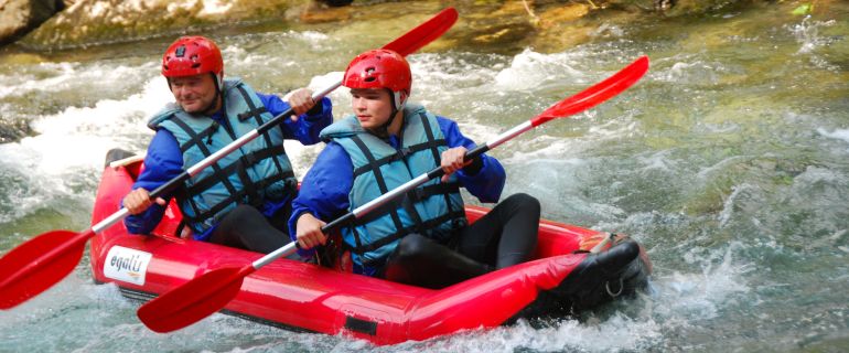 Canoë raft hautes Pyrénées sports eaux vives loisirs aventures rafting à Saint Lary