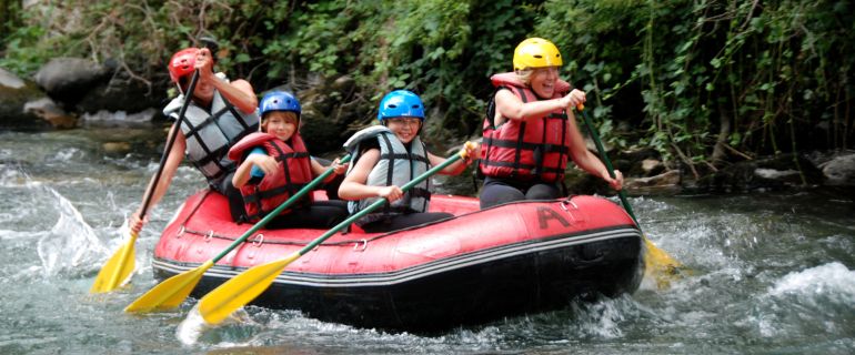 Mini-raft Hautes Pyrénées sports eaux vives loisirs aventures rafting à Saint Lary